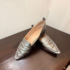 Franco Sarto EUC Metallic/gunmetal the Susie
Leather Pointed Toe Loafers Sz 9.5